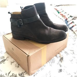 Bussola Ankle Boots